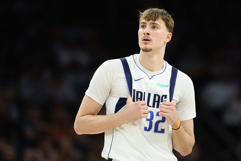 What happened to Cooper Flagg? Live injury updates for Mavericks vs. Bulls on Sunday 4/12/26