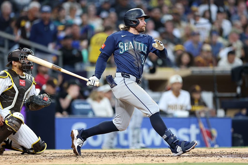 What happened to Brendan Donovan? Live injury updates for Mariners vs. Rangers on Friday 4/17/26