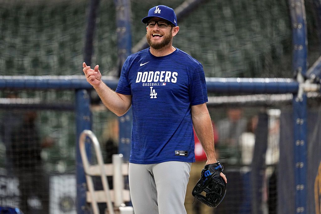What happened to Max Muncy? Live injury updates for Dodgers vs. Brewers on 5/22/26