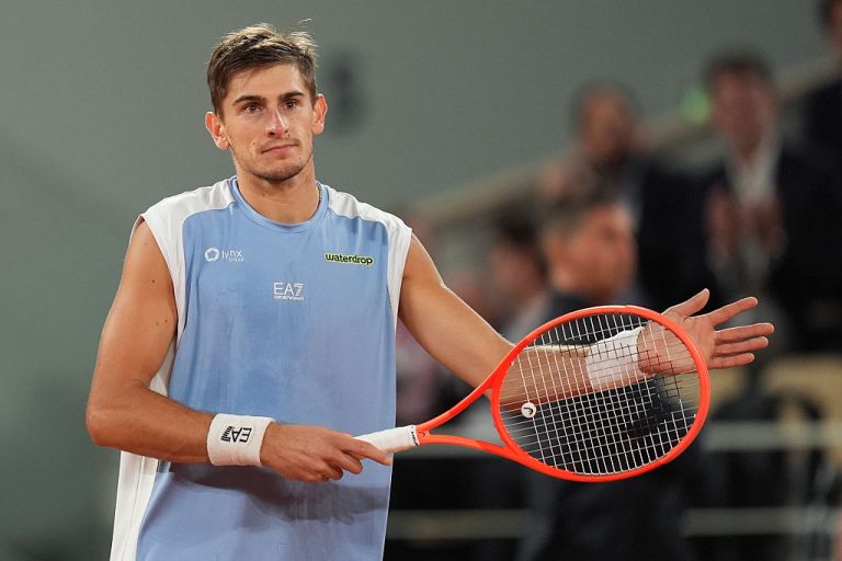 Matteo Arnaldi Withdraws from French Open Semifinal, Sends Flavio Cobolli to Final