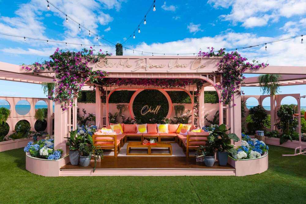 Who was the surprise guest on Love Island USA tonight?