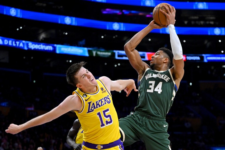 Los Angeles Lakers at Milwaukee Bucks prediction, pick for Saturday 11/15/25