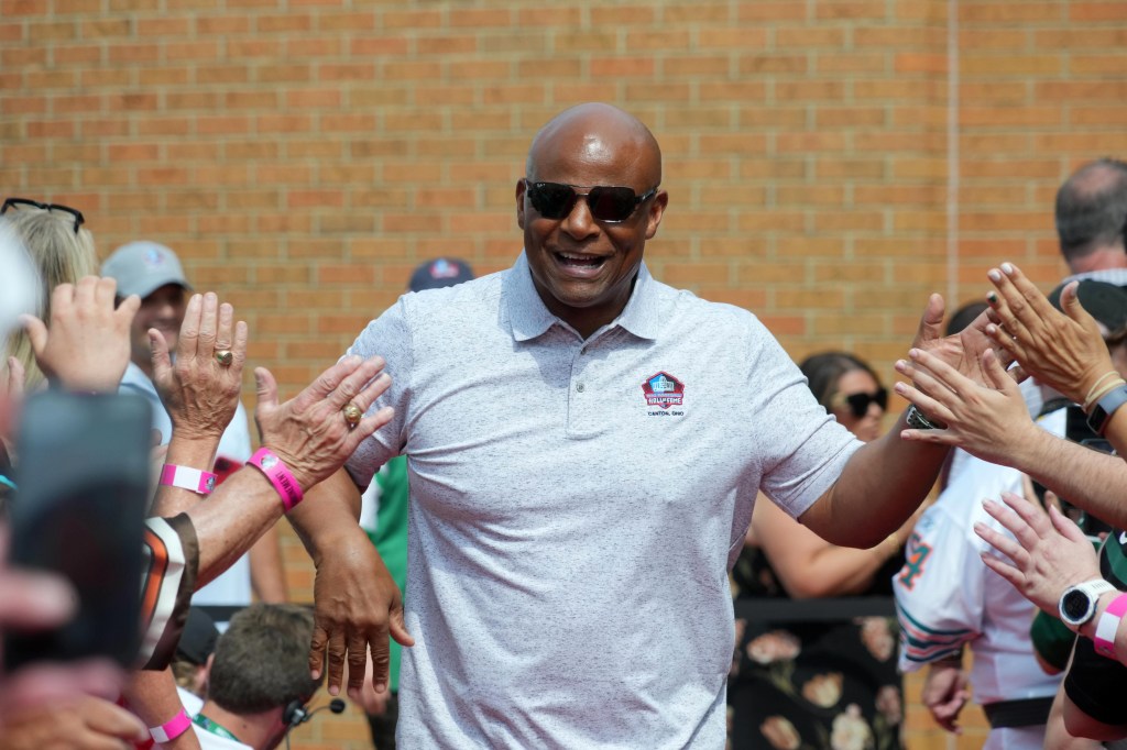 How has the NFL quarterback evolved? Warren Moon shares his insight