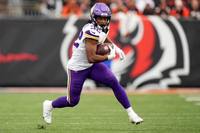If Aaron Jones sits, is Ty Chandler a must-start in Week 7?