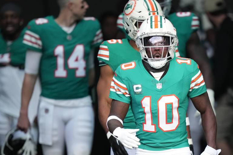 Fantasy Football Cheat Sheet: Top DraftKings NFL DFS Plays for Week 17