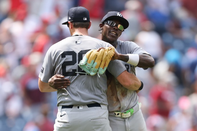 DJ LeMahieu leads Yankees past Phillies