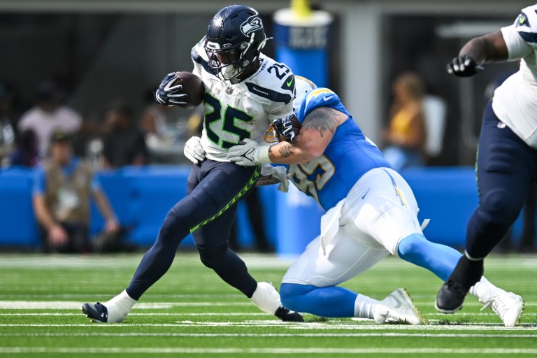Is Kenny McIntosh a fantasy league-winner sitting on the waiver wire?