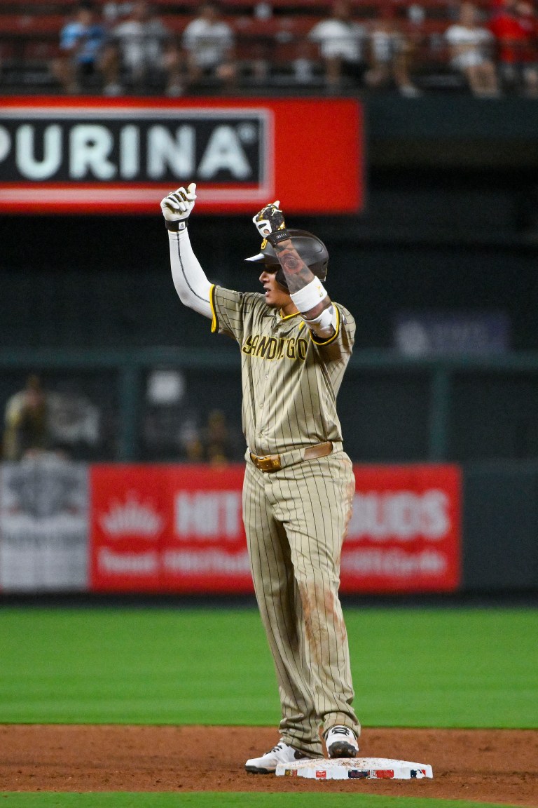 Manny Machado hits two-run homer to pace Padres to win