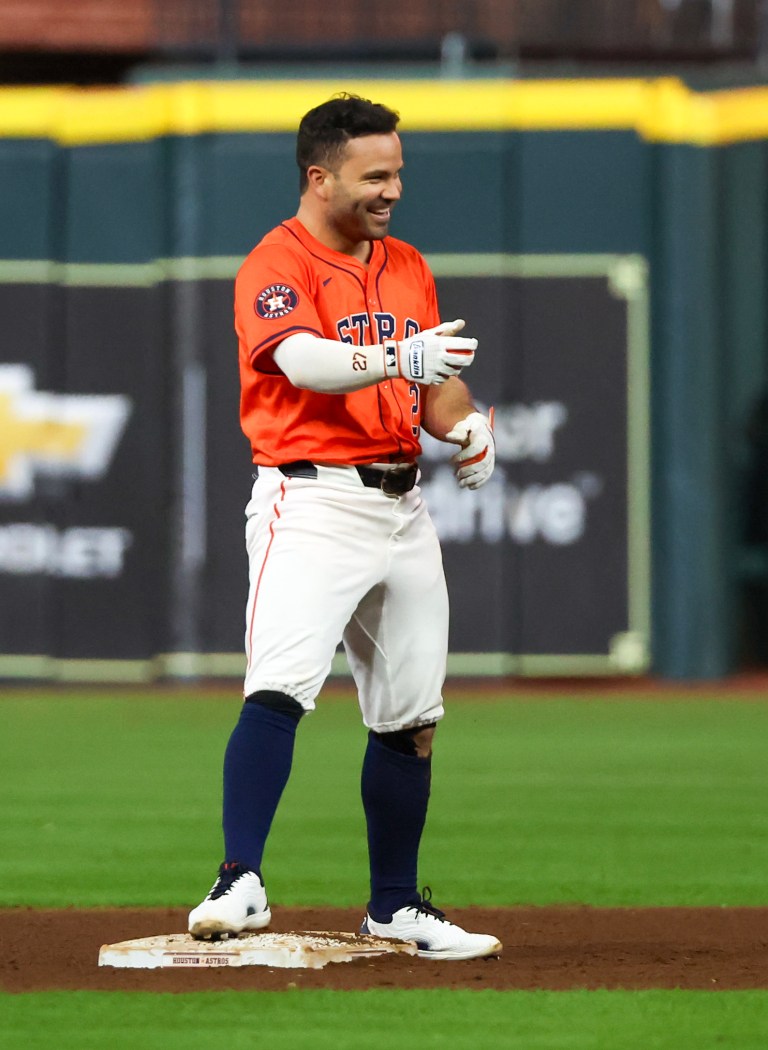 Astros 2B Jose Altuve walks it off vs. the Royals