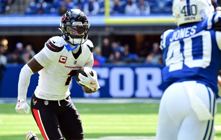 Texans WR Stefon Diggs scores two TDs in debut