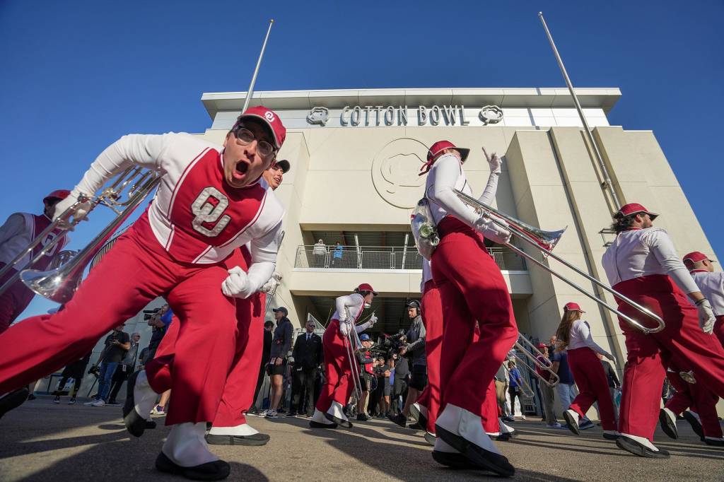 Can Oklahoma Cover Versus Texas? College Football Week 7 Picks for Red River Rivalry