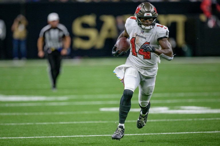 Fantasy Football Cheat Sheet: Top DraftKings NFL DFS Plays for Week 7 Monday Night Football