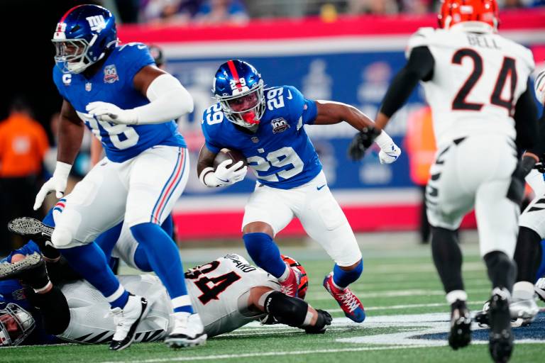 NFL Week 7 Start or Sit: Tyrone Tracy Jr. or Devin Singletary