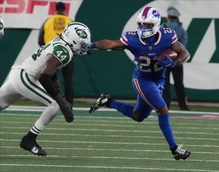 If James Cook starts in Week 7, does Ray Davis have any value?