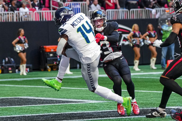 What happened to DK Metcalf? Live injury updates for NFL Week 7