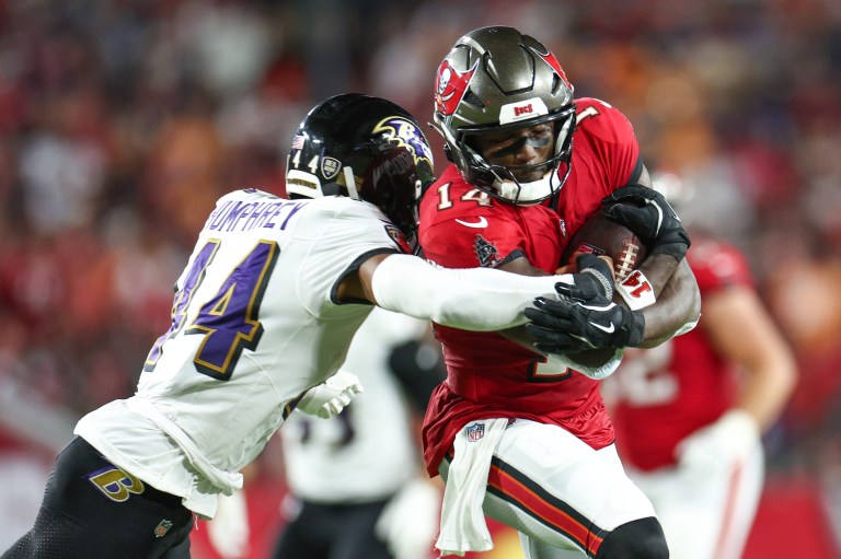Tampa Bay Buccaneers re-sign WR Chris Godwin to three-year, $66-million deal