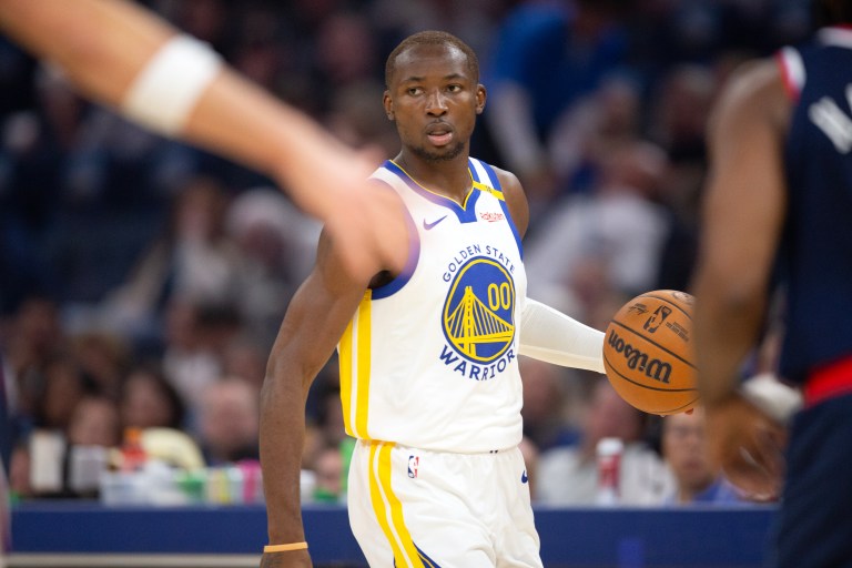 With Stephen Curry out, is Jonathan Kuminga a must-play vs. the Pelicans on Tuesday?