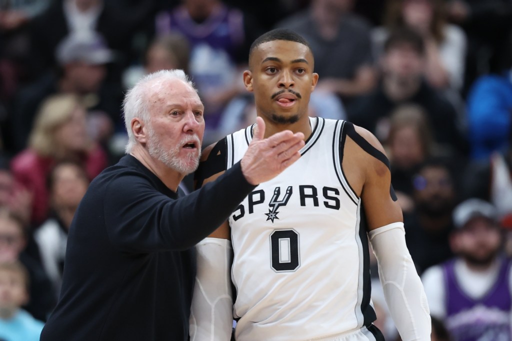 Gregg Popovich steps down as Spurs head coach