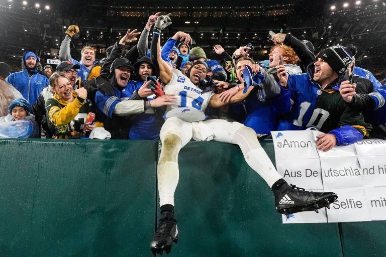 Fantasy Football Captain Picks Today: Top Week 10 Sunday Night Football DraftKings DFS Captain Plays