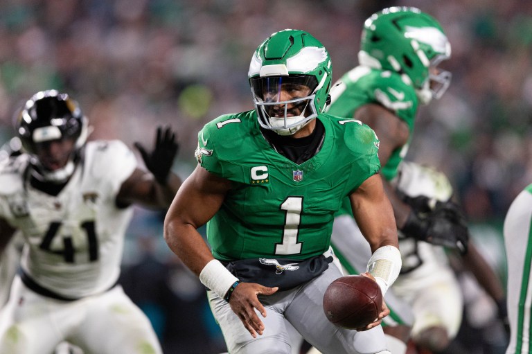 Jalen Hurts best prop bets for Eagles at Cowboys