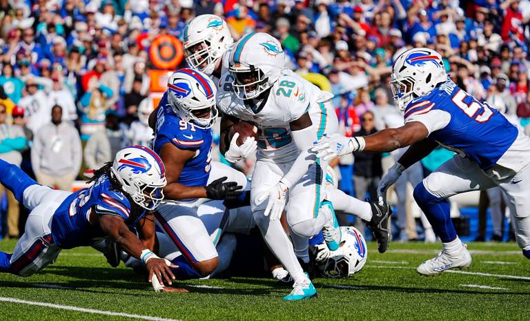 Best De’Von Achane prop bets for Dolphins vs. Rams