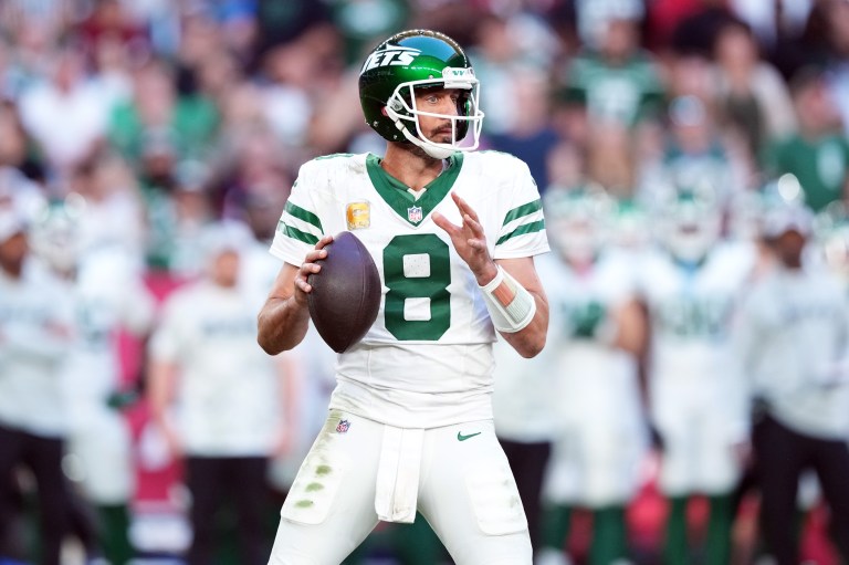 Should the Jets keep Aaron Rodgers as starting QB for 2025?
