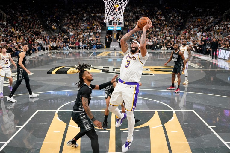 Anthony Davis best prop bets for Thunder vs. Lakers