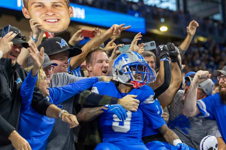 Fantasy Football Cheat Sheet: Top DraftKings NFL DFS Plays for Week 14 Thursday Night Football