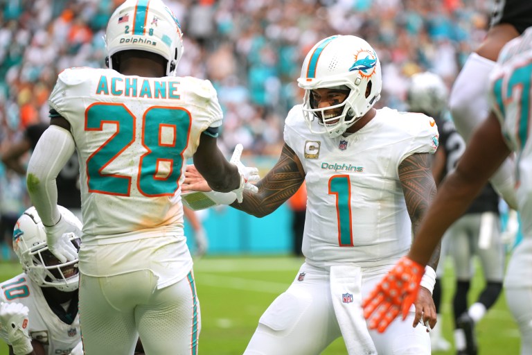 Fantasy Football Cheat Sheet: Top DraftKings NFL DFS Plays for Week 15 Monday Night Football