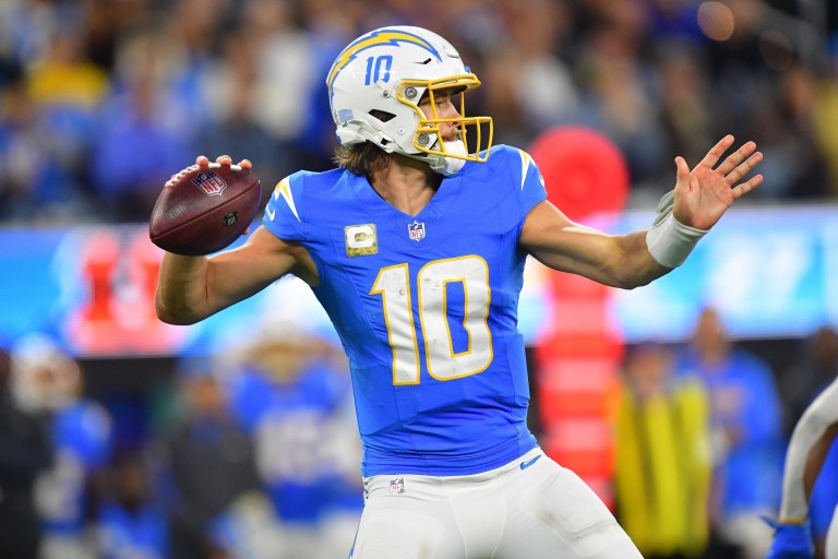 Quarterback Start ’Em, Sit ’Em Fantasy Football Week 12 Picks