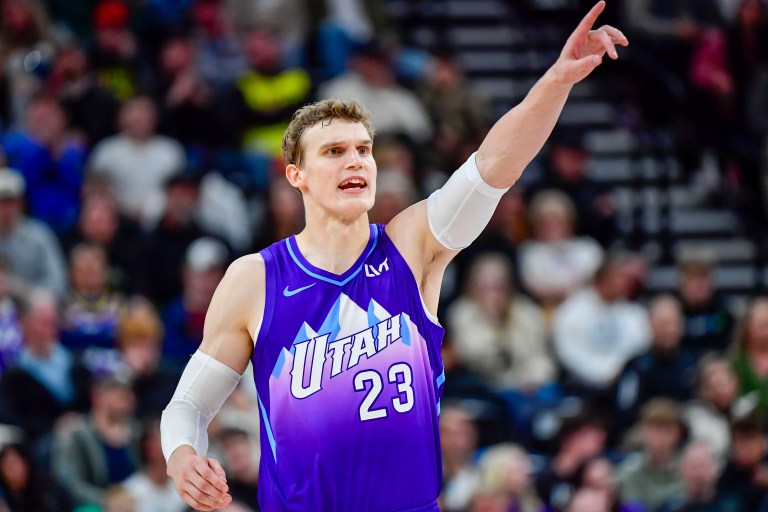 Utah Jazz at Phoenix Suns prediction, pick for Friday 10/31/25