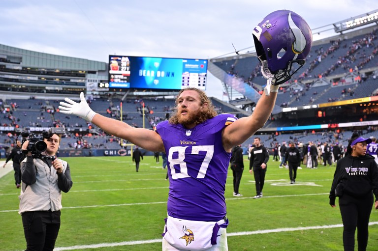 Start Jahmyr Gibbs or T.J. Hockenson as your Captain’s Pick for Sunday Night Football