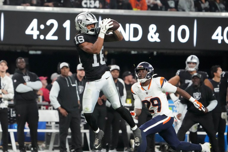 Raiders vs. Jaguars Week 16 NFL Picks & Predictions on DraftKings Sportsbook