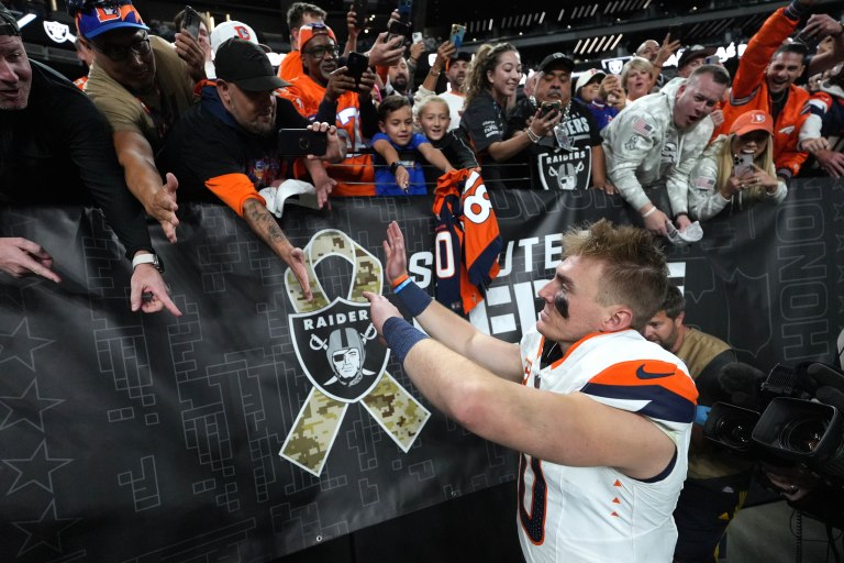 Fantasy Football Captain Picks Today: Top Week 13 Monday Night Football DraftKings DFS Captain Plays