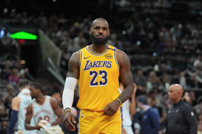 Best LeBron James prop bets for Thunder vs. Lakers