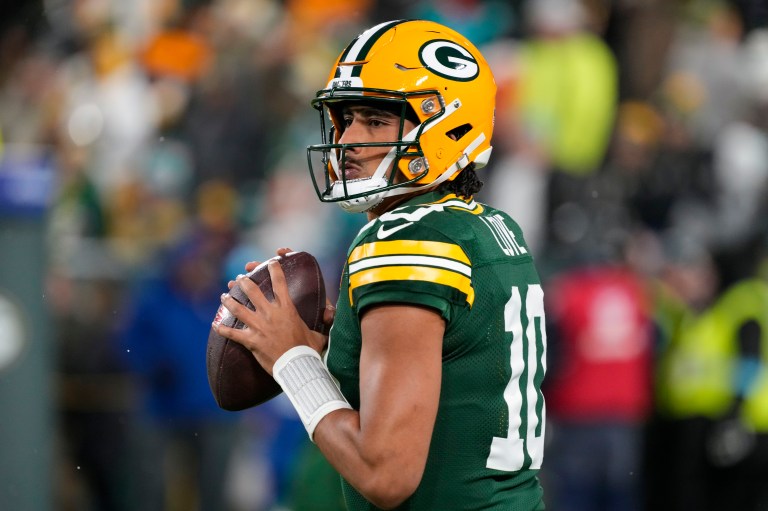 Fantasy Football Cheat Sheet: Top DraftKings NFL DFS Plays for Week 16 Monday Night Football