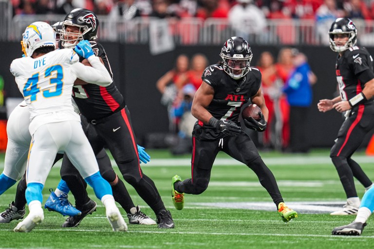Fantasy Football Cheat Sheet: Top DraftKings NFL DFS Plays for Week 15 Monday Night Football