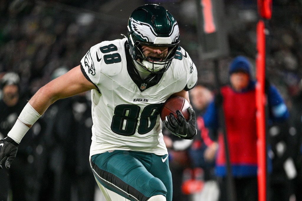 What happened to Dallas Goedert? Live updates for NFL Week 13