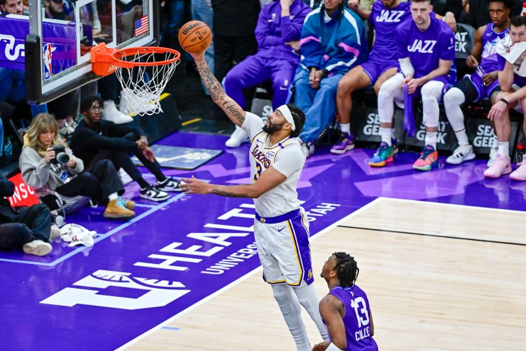 Anthony Davis best prop bet for Lakers vs. Timberwolves