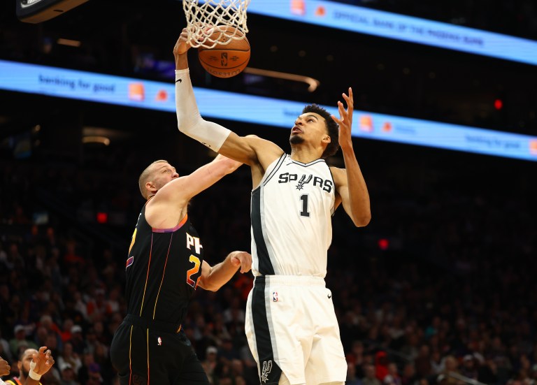 What happened to Victor Wembanyama? Live injury updates for Spurs vs. Pelicans