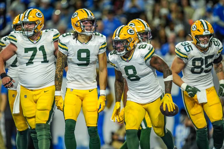 Seahawks vs. Packers Week 15 NFL Picks & Predictions on DraftKings Sportsbook for Sunday Night Football