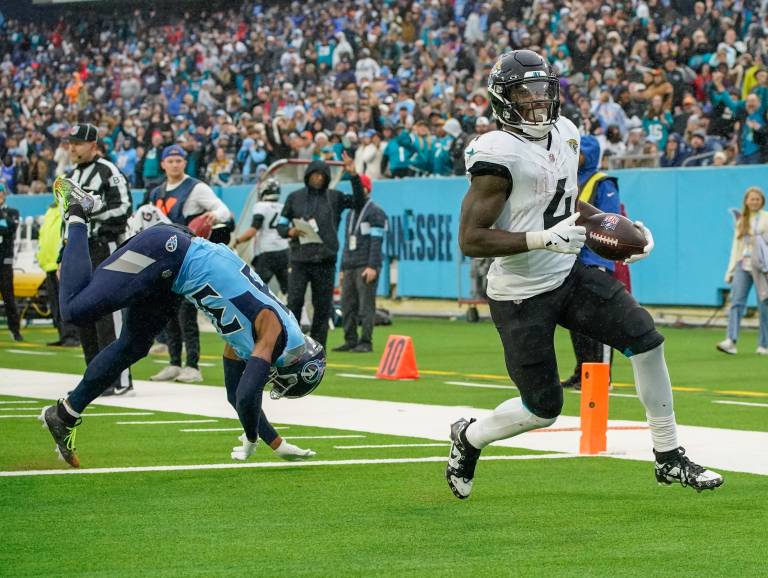 NFL Week 15 Start or Sit: Travis Etienne Jr. or Tank Bigsby?