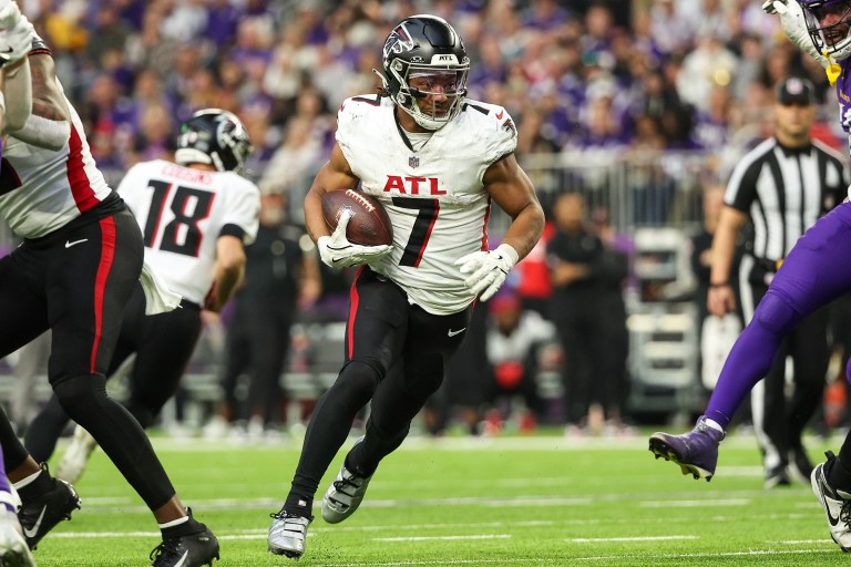 Bijan Robinson best prop bets against the Giants in Week 16