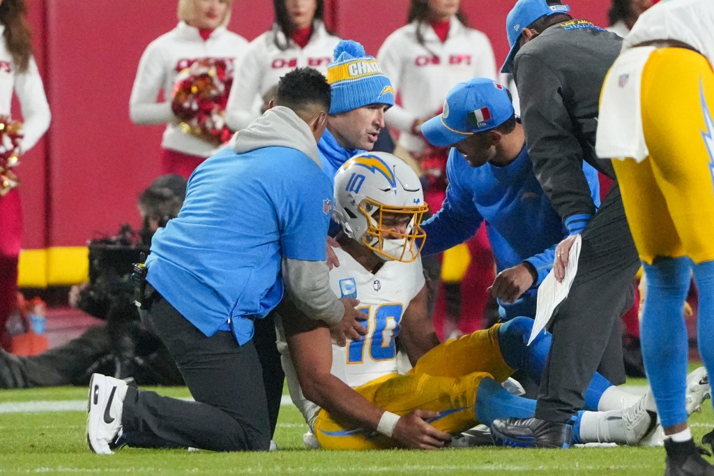 Justin Herbert, Breece Hall, George Pickens Injury News for Fantasy Football: Week 15 on Injury Report Live