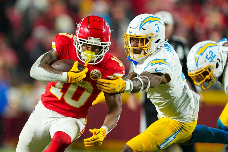 NFL Week 16 Start or Sit: Kareem Hunt or Isiah Pacheco?