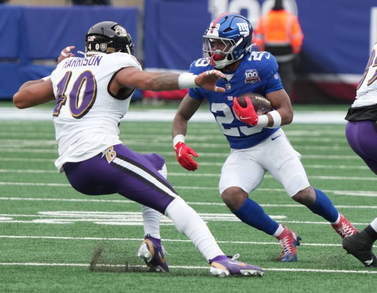 If Tyrone Tracy Jr. sits, is Devin Singletary a must-start in Week 16?