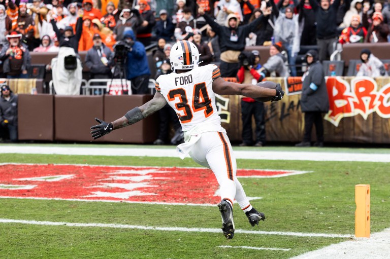Fantasy Football Start ‘Em, Sit ‘Em Week 17 Cheat Sheet
