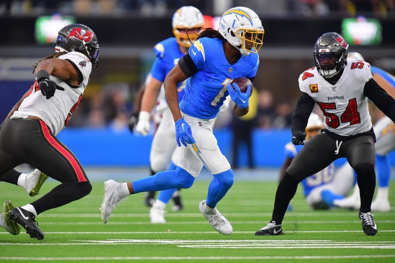 Fantasy Football Cheat Sheet: Top DraftKings NFL DFS Plays for Week 17 Saturday Football