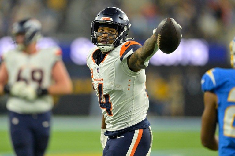 NFL Week 17 Rankings: Fantasy Football Risers and Fallers for QB, RB, WR, TE