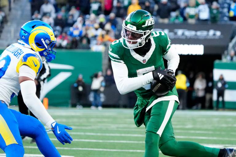 If Davante Adams sits in Week 17, is Garrett Wilson a must-play for DFS?